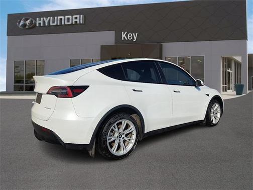 2022 Tesla Model Y Long Range Dual Motor All-Wheel Drive