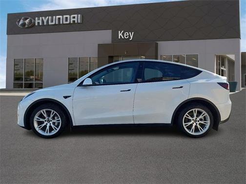 2022 Tesla Model Y Long Range Dual Motor All-Wheel Drive