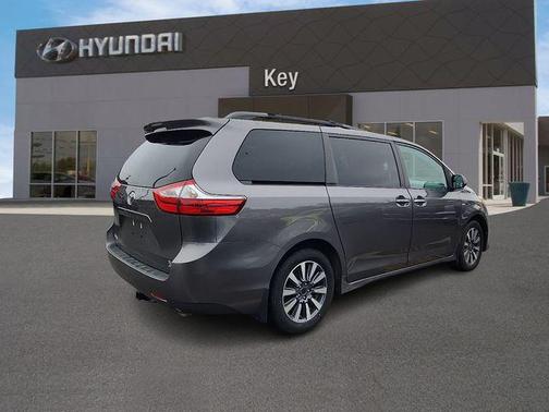 2018 Toyota Sienna XLE Premium