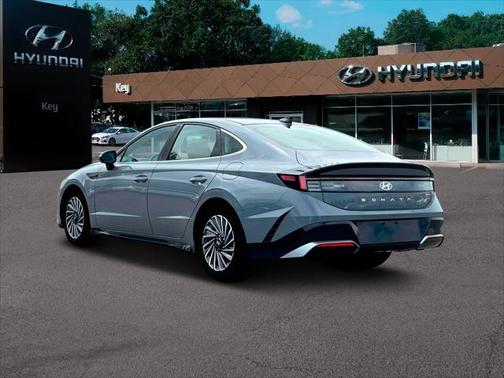 2025 Hyundai SONATA Hybrid SE