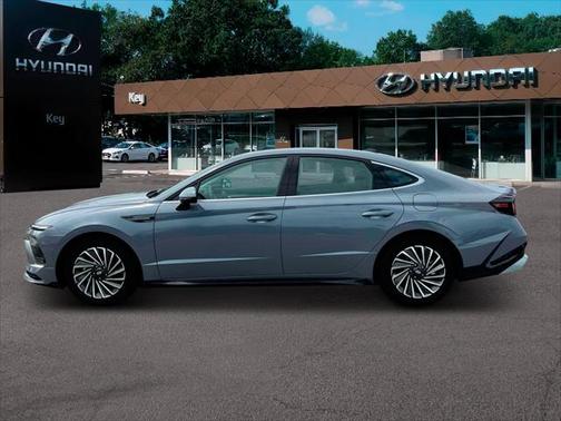 2025 Hyundai SONATA Hybrid SE