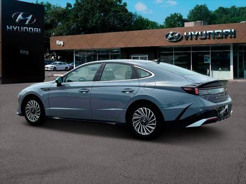 2025 Hyundai SONATA Hybrid SE