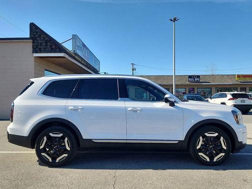 Glacial White Pearl 2023 Kia Telluride EX