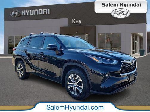 Midnight Black Metallic 2023 Toyota Highlander XLE