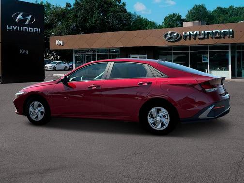 2025 Hyundai ELANTRA SE