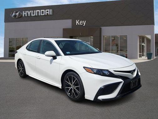 Super White 2021 Toyota Camry SE