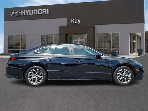 2022 Hyundai SONATA SEL