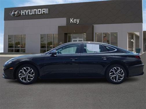 2022 Hyundai SONATA SEL