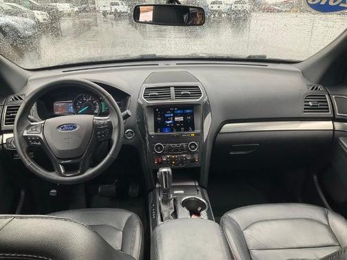 MAGNETIC METALLIC 2018 Ford Explorer XLT