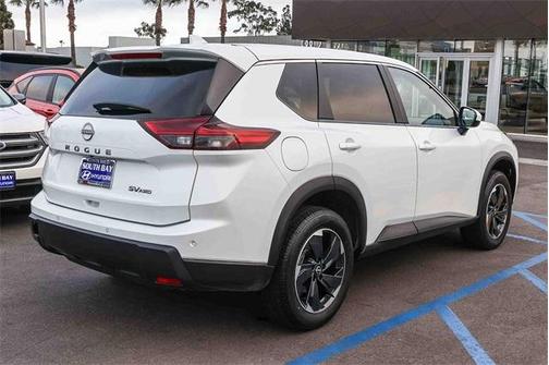 2024 Nissan Rogue SV