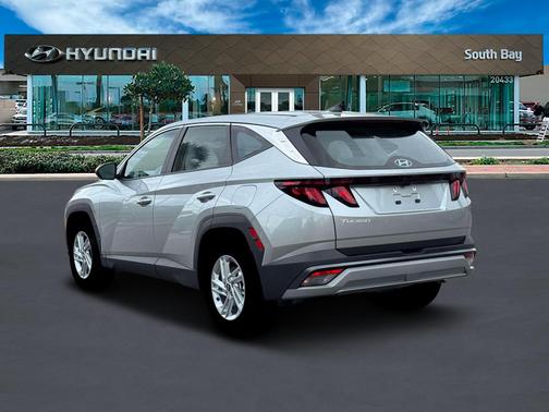 Shimmering Silver 2026 Hyundai TUCSON SE