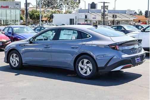2025 Hyundai SONATA SE