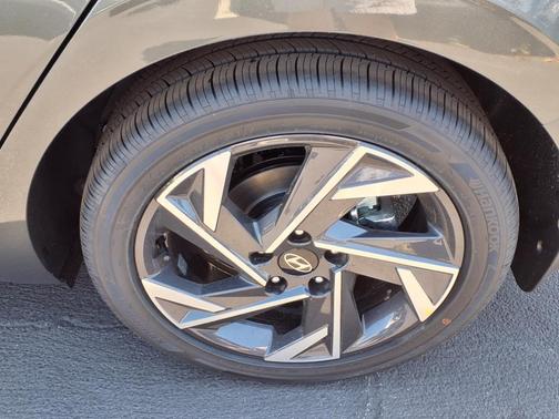 2025 Hyundai ELANTRA HEV Limited