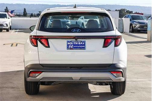 2026 Hyundai TUCSON SE