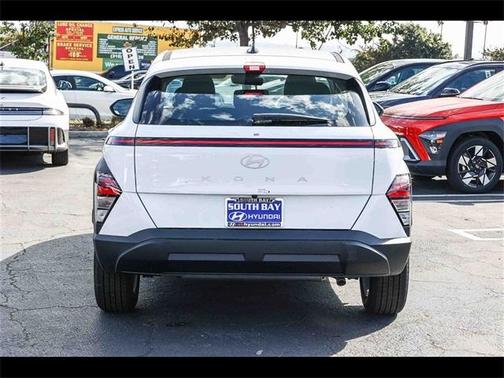2026 Hyundai KONA SE