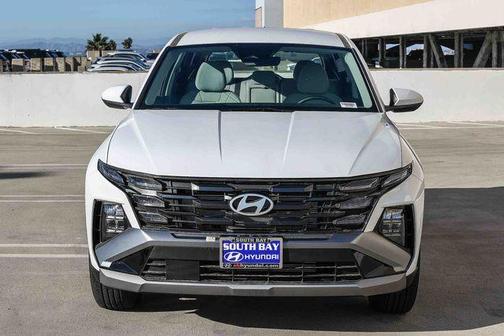 White Pearl 2026 Hyundai TUCSON SE