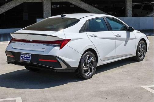 2025 Hyundai ELANTRA HEV SEL Sport