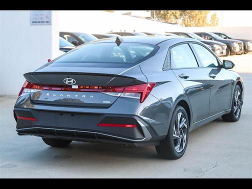 2025 Hyundai ELANTRA HEV SEL Sport
