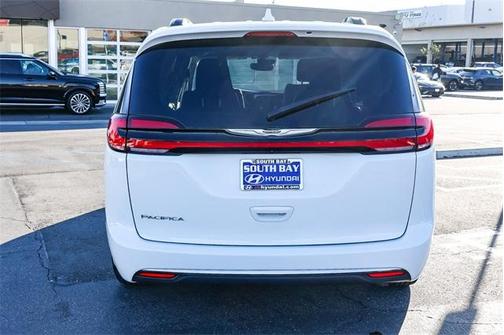 2022 Chrysler Pacifica Touring-L
