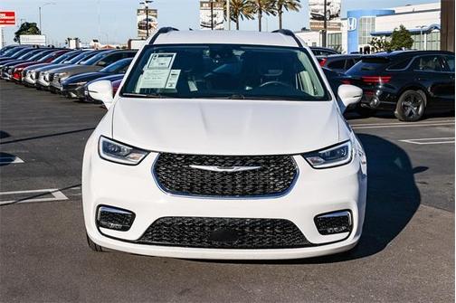 2022 Chrysler Pacifica Touring-L