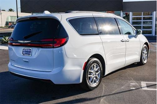 2022 Chrysler Pacifica Touring-L