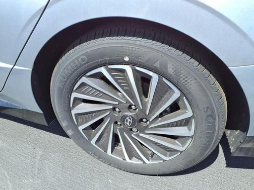 2025 Hyundai SONATA Hybrid Limited