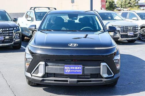 Abyss Black Pearl 2026 Hyundai KONA SE