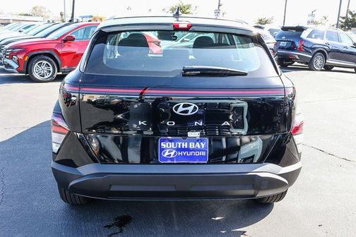 Abyss Black Pearl 2026 Hyundai KONA SE