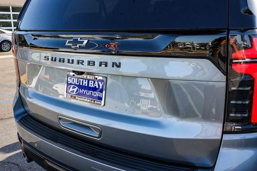 Sterling Gray Metallic 2025 Chevrolet Suburban Z71