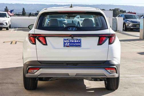 White Pearl 2026 Hyundai TUCSON SE