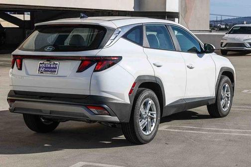 White Pearl 2026 Hyundai TUCSON SE