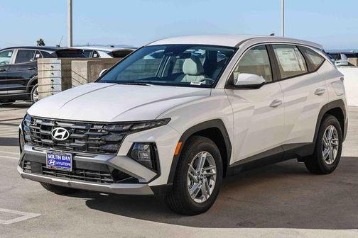 White Pearl 2026 Hyundai TUCSON SE