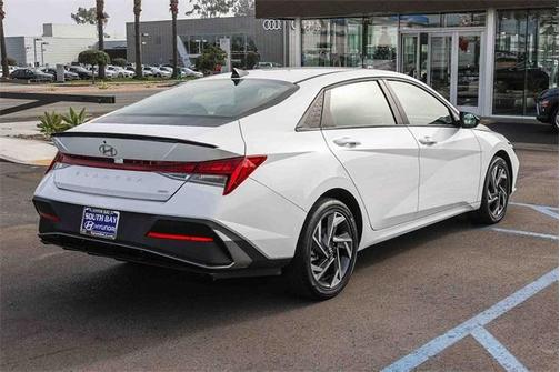 2025 Hyundai ELANTRA HEV SEL