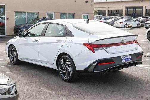 2025 Hyundai ELANTRA HEV SEL