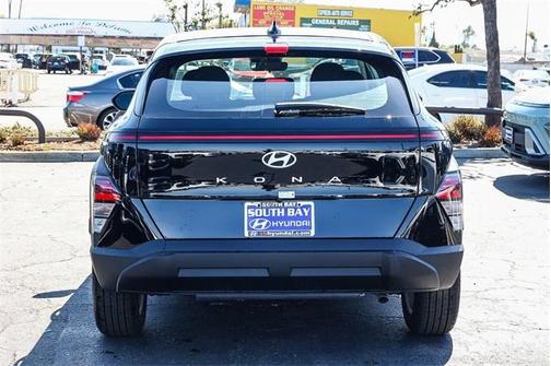 2026 Hyundai KONA SE