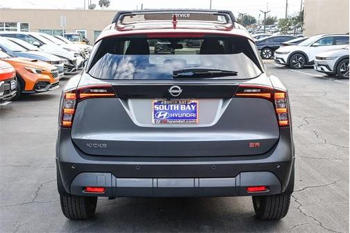 2025 Nissan Kicks SR