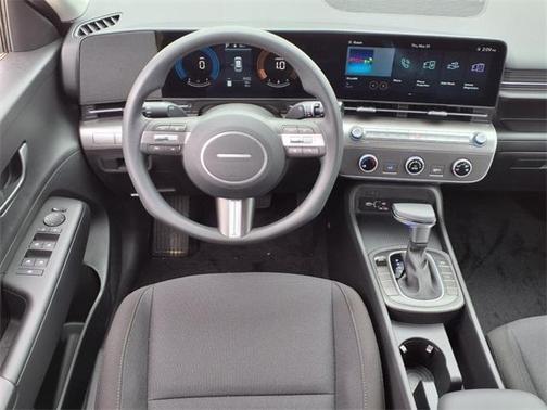 2025 Hyundai KONA SE