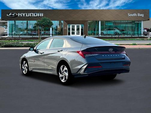 2025 Hyundai ELANTRA HEV SEL Sport