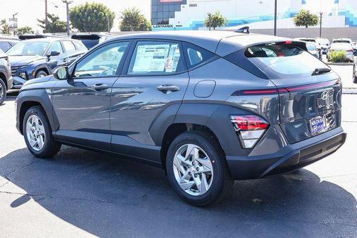 PE2 2027 Hyundai KONA SE