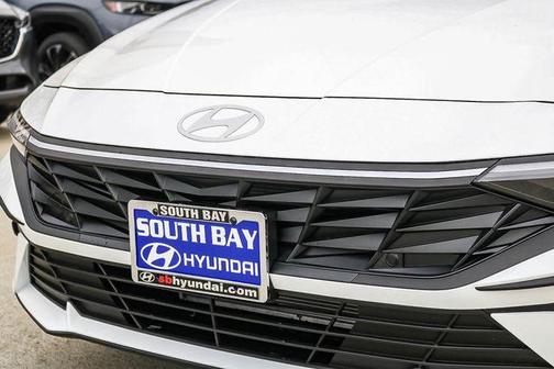 White 2026 Hyundai ELANTRA SE
