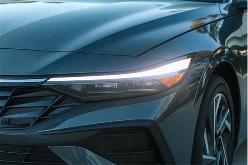 2025 Hyundai ELANTRA HEV SEL Sport
