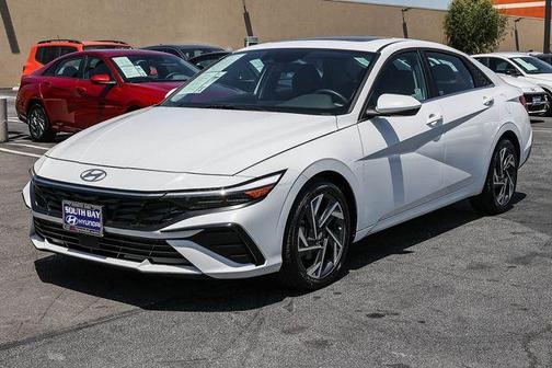 White 2025 Hyundai ELANTRA SEL Convenience