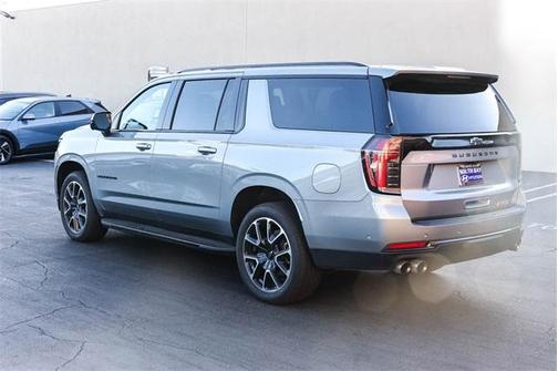 2025 Chevrolet Suburban RST