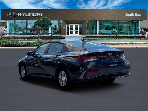 Black 2026 Hyundai ELANTRA SE