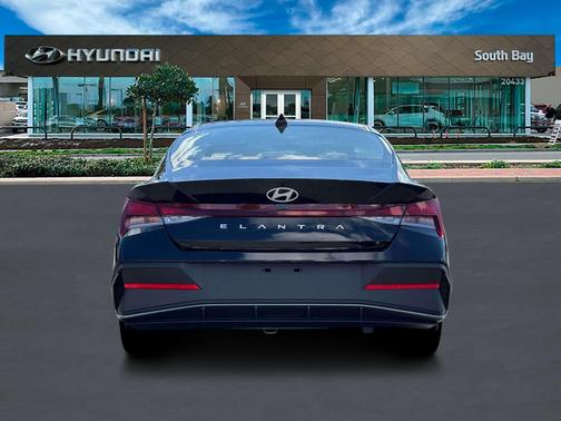 Black 2026 Hyundai ELANTRA SE