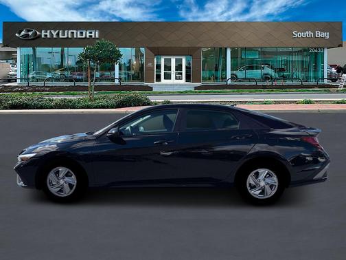 Black 2026 Hyundai ELANTRA SE