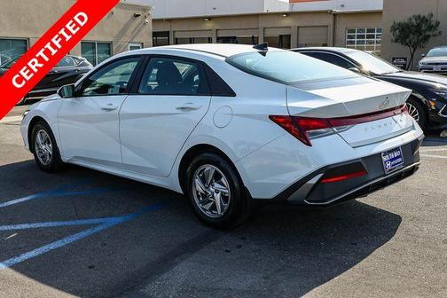 White 2025 Hyundai ELANTRA SE