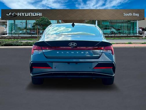 2025 Hyundai ELANTRA Limited