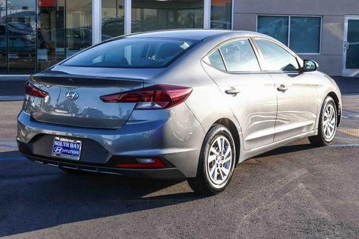 2019 Hyundai ELANTRA SE