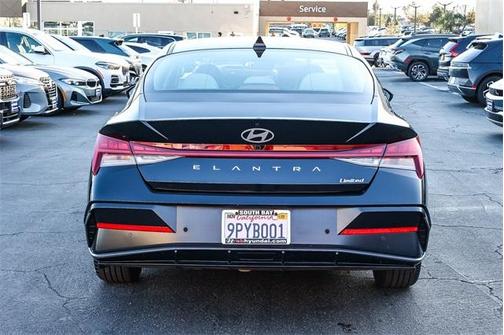 2024 Hyundai ELANTRA Limited